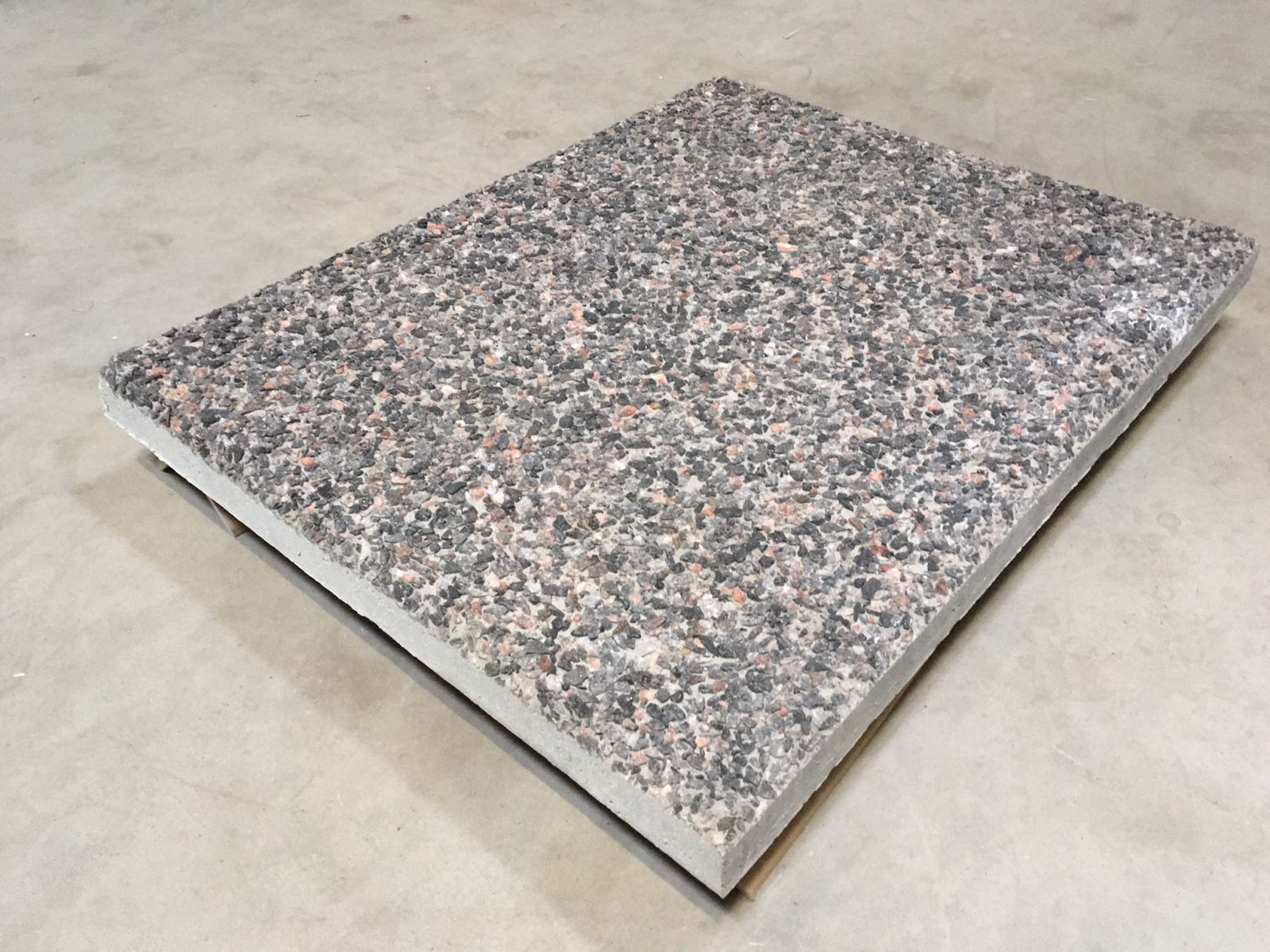 Maaplaat maaraami alla